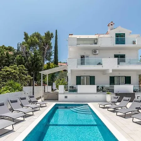In Arbanija With Sea View, Terrace, Air Conditioning, Wifi 5139-3 アパート