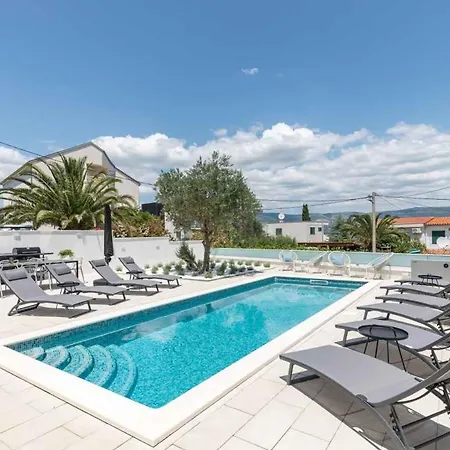 In Arbanija With Sea View, Terrace, Air Conditioning, Wifi 5139-3 Appartement