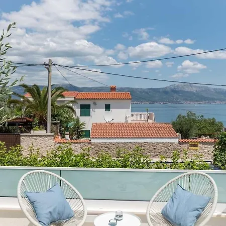 In Arbanija With Sea View, Terrace, Air Conditioning, Wifi 5139-3 Appartement *