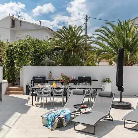 In Arbanija With Sea View, Terrace, Air Conditioning, Wifi 5139-3 * トロギール