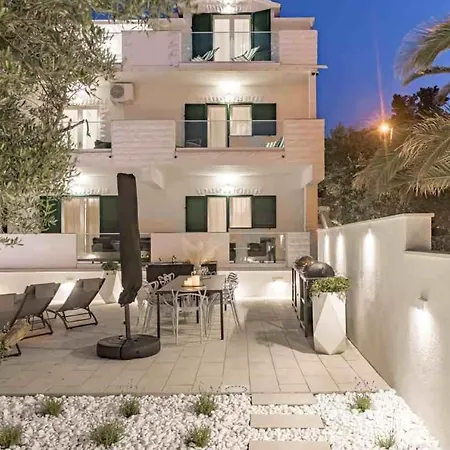 In Arbanija With Sea View, Terrace, Air Conditioning, Wifi 5139-3 Appartement *