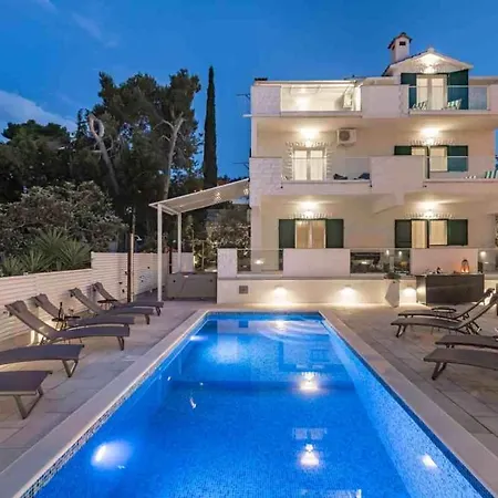 In Arbanija With Sea View, Terrace, Air Conditioning, Wifi 5139-3 アパート