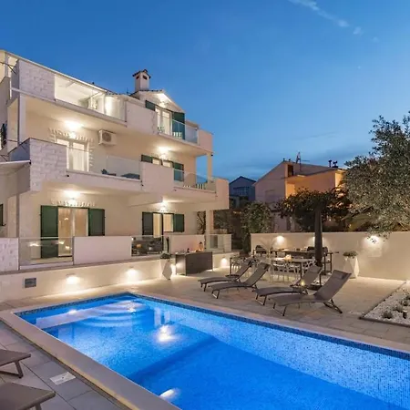 アパート In Arbanija With Sea View, Terrace, Air Conditioning, Wifi 5139-3 *