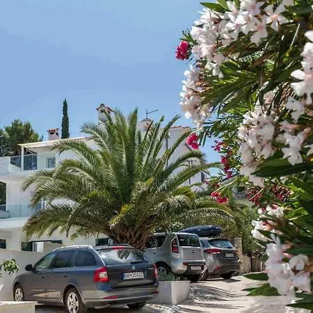 In Arbanija With Sea View, Terrace, Air Conditioning, Wifi 5139-3 アパート