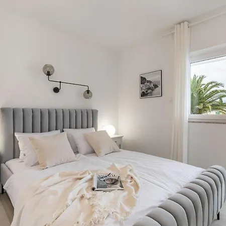 アパート In Arbanija With Sea View, Terrace, Air Conditioning, Wifi 5139-3 トロギール