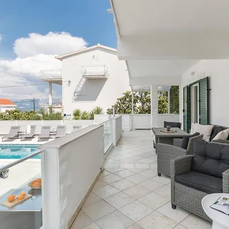In Arbanija With Sea View, Terrace, Air Conditioning, Wifi 5139-3 Trogir