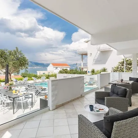 アパート In Arbanija With Sea View, Terrace, Air Conditioning, Wifi 5139-3