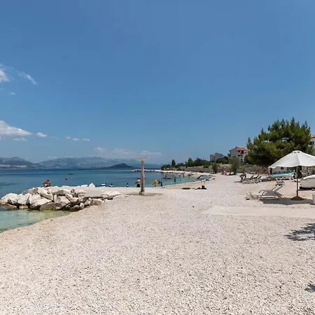 アパート In Arbanija With Sea View, Terrace, Air Conditioning, Wifi 5139-3 トロギール